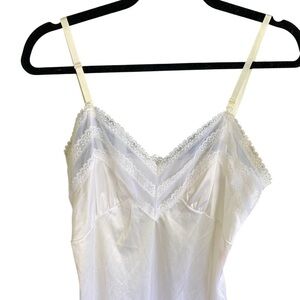 Vintage Elegant Lace Trim Nightgown Slip Dress DuPont Antron Size 36 Nylon